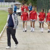 Le président de l'ASF Dominique Blanc, avec l'équipe de Suisse féminine lors de l'Euro 2022